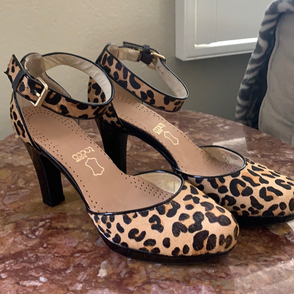 Adrienne Vittadini leather calf hair, leopard print, size 7, barely worn.